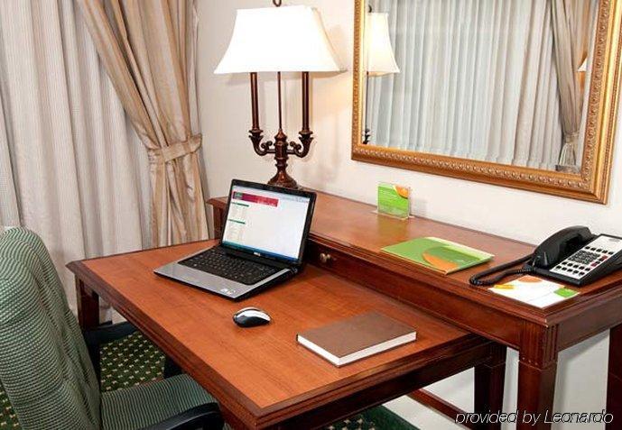 Courtyard By Marriott Saratoga Springs Hotel Room photo