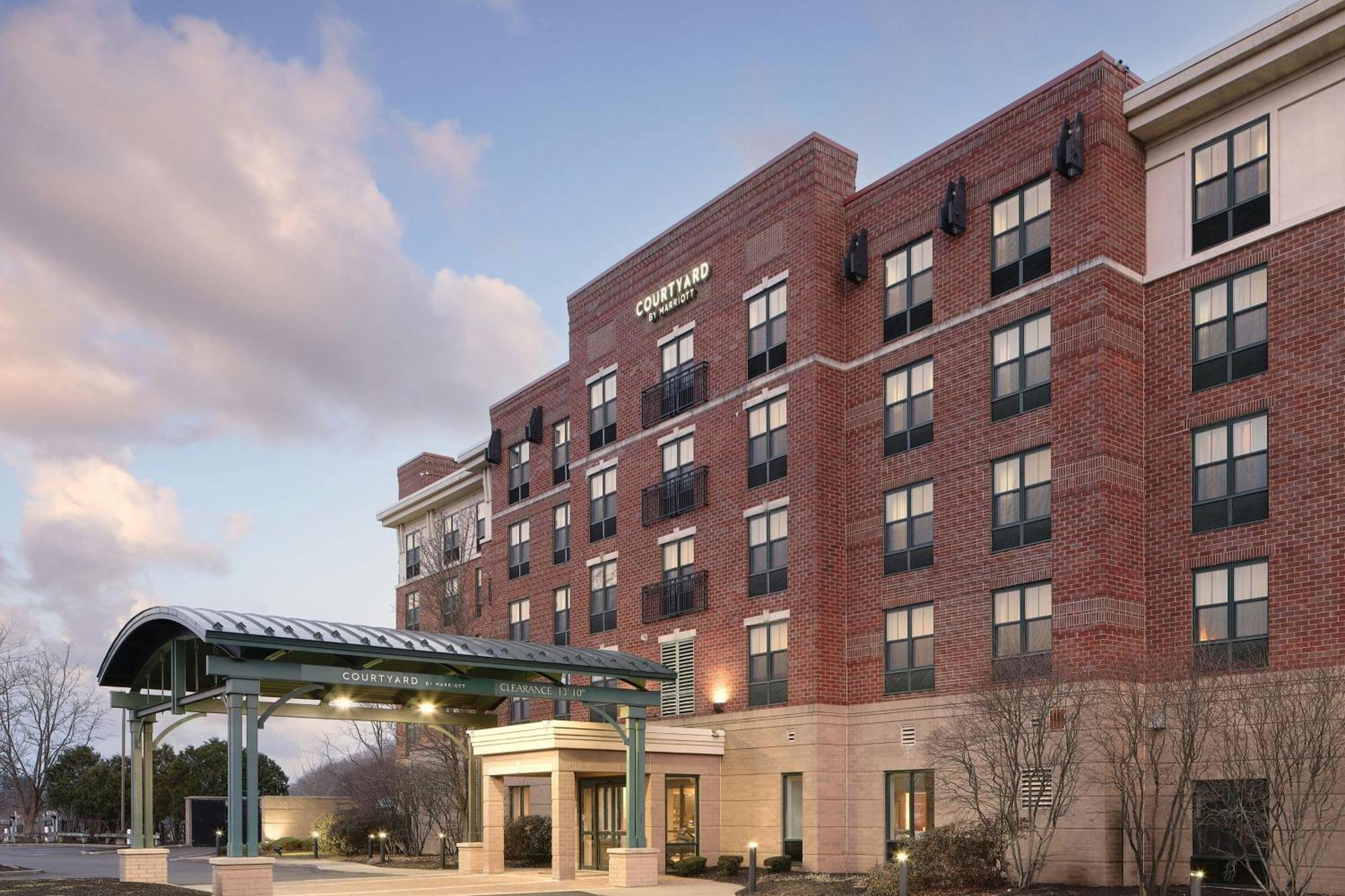 Courtyard By Marriott Saratoga Springs Hotel Exterior photo