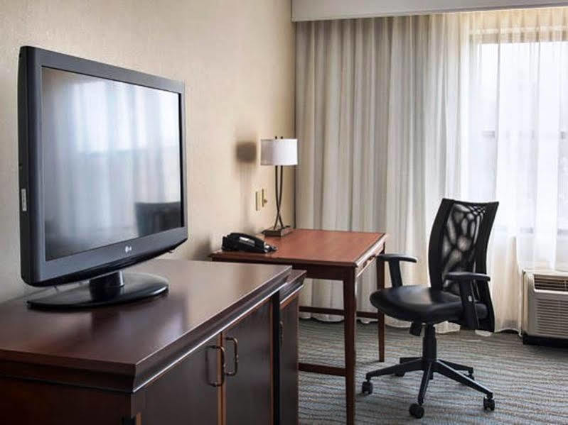 Courtyard By Marriott Saratoga Springs Hotel Exterior photo